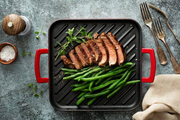 Grilled sirloin steak with asparagus